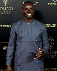 Sadio Mané sur sa tenue au Ballon d’Or : « Pourquoi j’ai décidé de m’habiller comme ça »