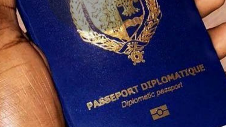 Trafic de passeports : Une juriste à l’Asepex, cerveau de la bande tombe, 7 faussaires à l’Ambassade des USA