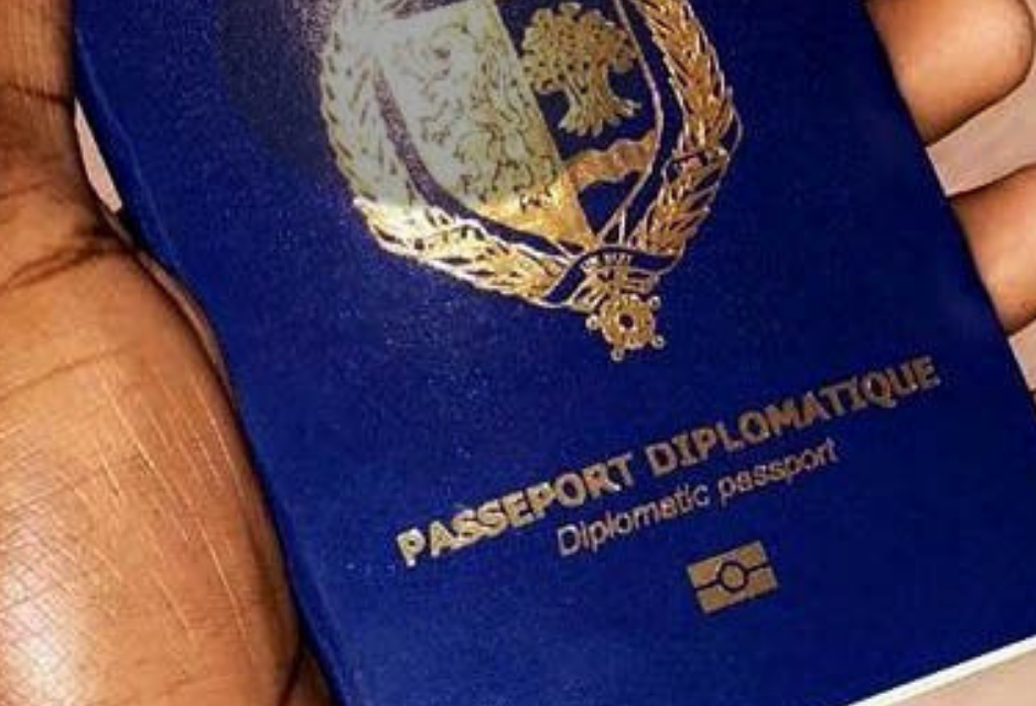 Trafic de passeports : Une juriste à l’Asepex, cerveau de la bande tombe, 7 faussaires à l’Ambassade des USA