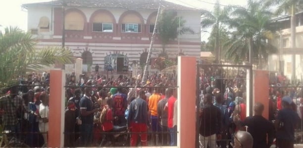 Renouvellement contrat de logement à Dakar : Les étudiants originaires de Ziguinchor font tinter les casseroles devant la mairie