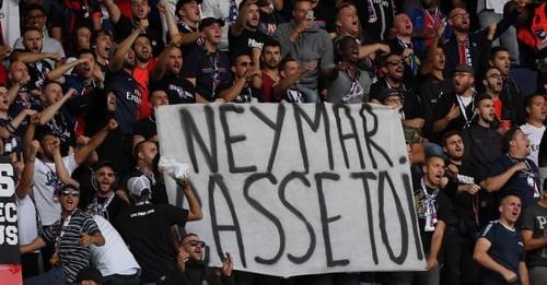 Des supporters du PSG enragés devant la maison de Neymar: le brésilien réagit …