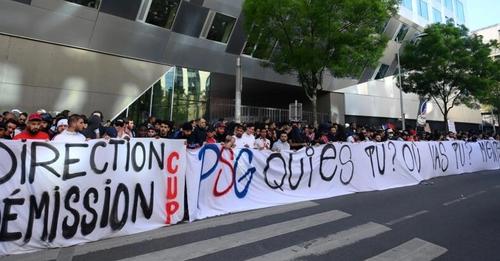 Messi, Neymar, Al-Khelaïfi… Le PSG cible de la colère de certains supporters