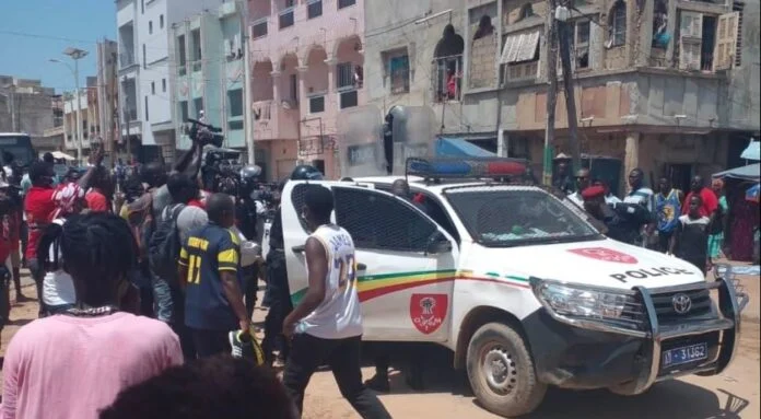 Baila (21 Ans) Poignarde Son Père Après Une Discussion Sur L’emprisonnement D’Ousmane Sonko