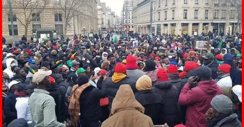 NIGER : MARCHE DE LA COMMUNAUTÉ SÉNÉGALAISE EN SOUTIEN À LA JUNTE