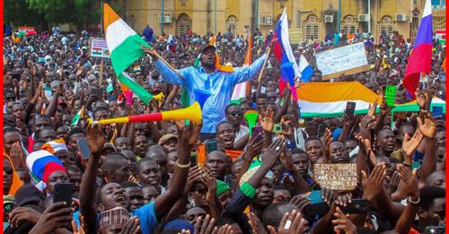 NIGER : DES MILLIERS DE PARTISANS DE LA JUNTE RASSEMBLÉS À NIAMEY ET À AGADEZ