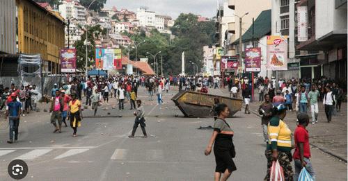 PRÉSIDENTIELLE À MADAGASCAR: NOUVELLE MANIFESTATION DE L’OPPOSITION RÉPRIMÉE À ANTANANARIVO