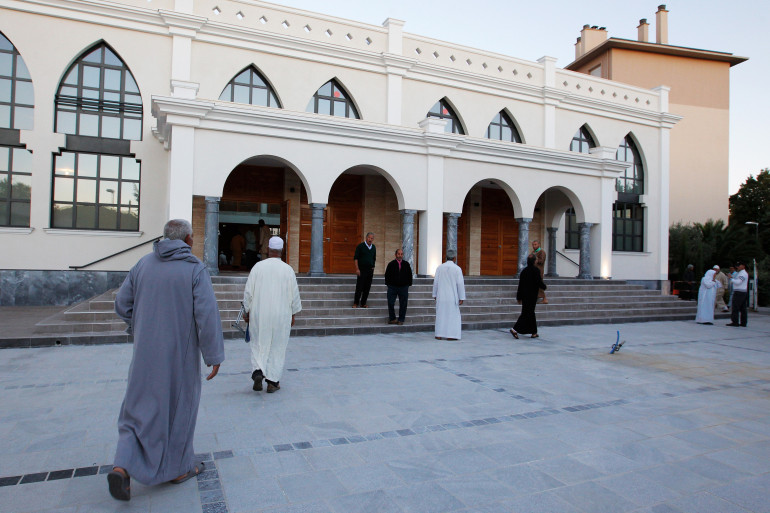 France : accusé d’etre trés radical le ministre de l’intérieur expulse un imam sénégalais…