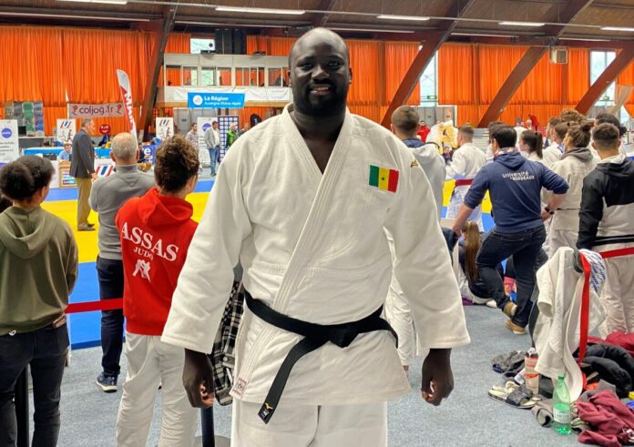 O PARIS 2024 – JUDO : Mbagnick Ndiaye se qualifie pour les 8e de finale