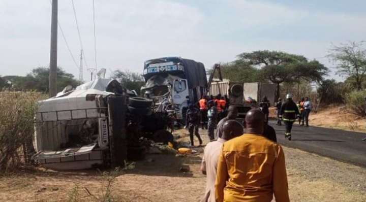 Axe Khombole – Ndangalma : un bus cogne un camion et prend feu, plusieurs victimes