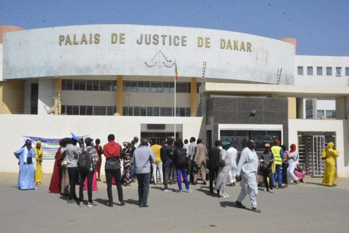 Tribunal de Dakar : le chauffeur condamné pour avoir battu et cassé trois dents de sa sa “niarel”